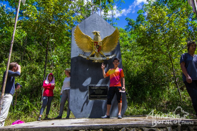 The Indonesian statue signifying that you have crossed the border