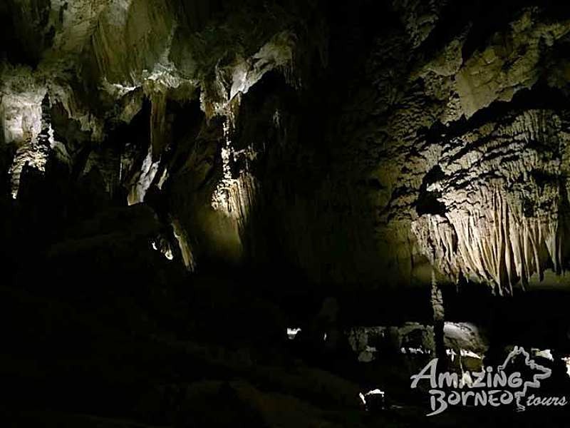 2D1N Mulu Show Caves & Park HQ Stay - Amazing Borneo Tours