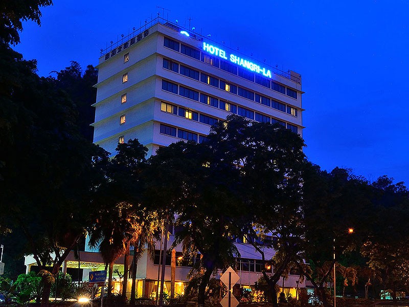 Hotel Shangri-La Downtown - Amazing Borneo Tours