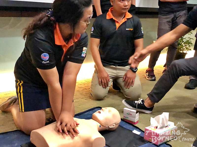 Emergency First Response Course (EFR)  - Amazing Borneo Tours