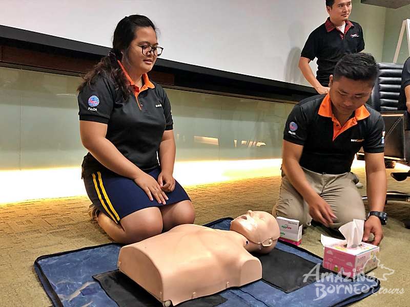 Emergency First Response Course (EFR)  - Amazing Borneo Tours