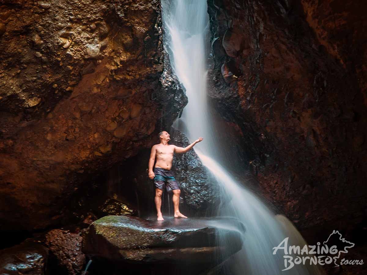 2D1N Aura Montoria - Jungle Trekking, Adventure Caving, Cliff Jumping - Amazing Borneo Tours
