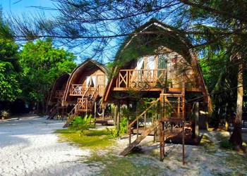Mantanani Island Overnight - Mari Mari Backpackers Lodge